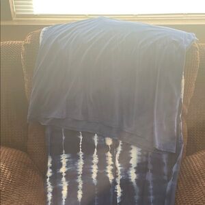 Luxurious Blue Tie-Dye Blanket